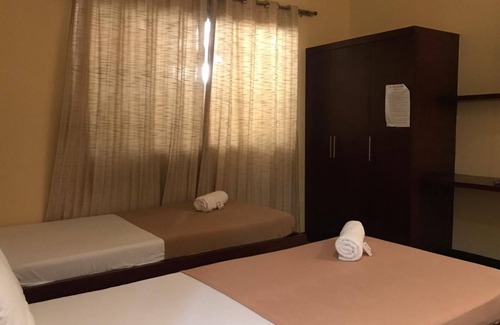 Barangay 16 Hotel | OYO 762 Laurien Hotel