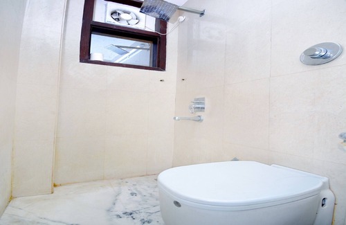 Karnal Hotel | OYO 8361 Leela Residency