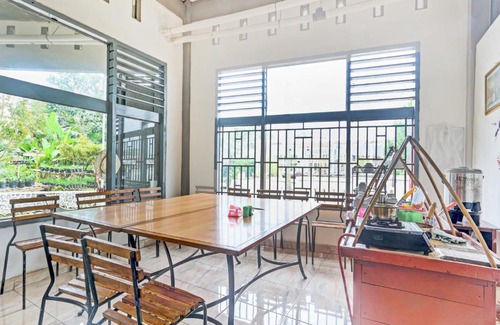 Wonosobo Hotel | OYO 90517 Homestay Wonosobo Asri