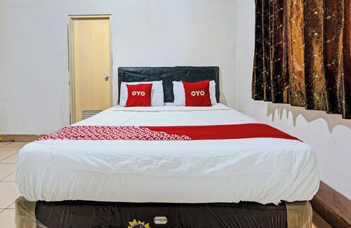 Ngamprah Hotel | OYO 92726 Geulis Guest House Syariah