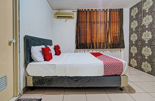 Ngamprah Hotel | OYO 92726 Geulis Guest House Syariah