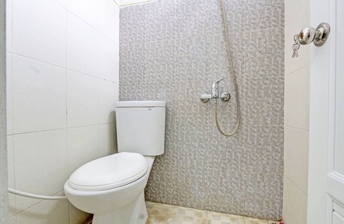 Pati Hotel | OYO 93011 Hotel Griya Lestari Pati 2