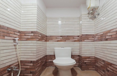 Benz Circle Hotel | OYO Flagship 16390 Chukkapalli Chambers