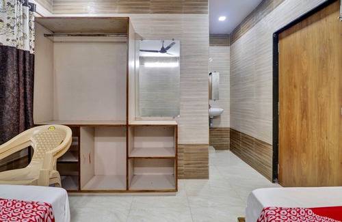 Rajahmundry Hotel | OYO Flagship Hotel Vallabha Residency