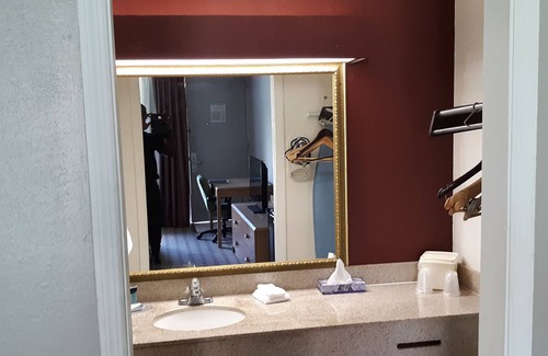 Phenix City Hotel | OYO Hotel Phenix City Central