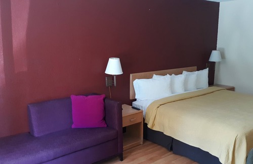 Phenix City Hotel | OYO Hotel Phenix City Central