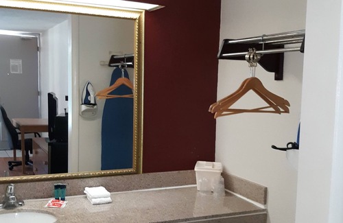 Phenix City Hotel | OYO Hotel Phenix City Central
