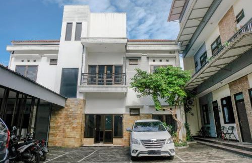 Dinoyo Hotel | OYO Life 2744 Guest House Qudsi