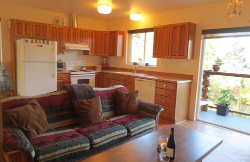 North Oyster House | Oyster Bay Beach House is located on BC POINTE at the end Ladysmith Harbour