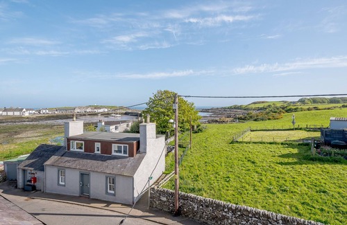 Newton Stewart House | OYSTERCATCHER, family friendly, with a garden in Isle Of Whithorn
