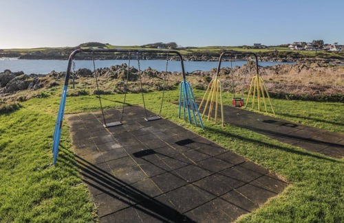 Newton Stewart House | OYSTERCATCHER, family friendly, with a garden in Isle Of Whithorn