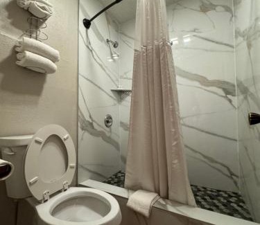 Ozark Hotel | Ozark Inn & Suites