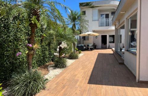 Florida House | Pé na areia à 50m da Praia com Piscina, Churrasqueira, 5 quartos e 3 Vg de garagem,