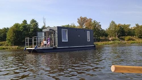 Serock Boat Rental | Pływający Dom