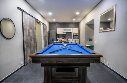 El Poblado Apartment | p6, 6 bedroom and Jacuzzi 1 block from LLeras park