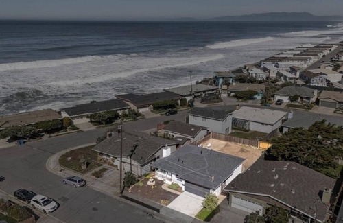 Sharp Park House | Pacifica Beach 3Bedroom Coastal Retreat near SF/SFO free parking