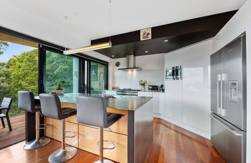 Paihia House | Paihia Home, Sea Views with Pool