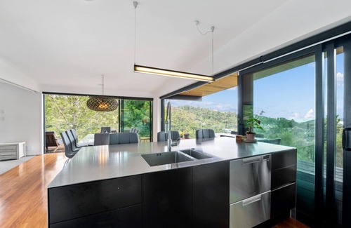 Paihia House | Paihia Home, Sea Views with Pool