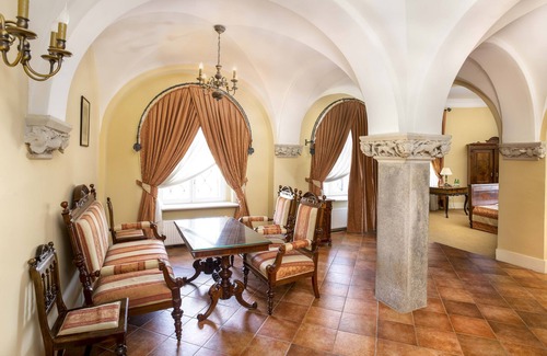 Jelenia Gora Hotel | Palac Paulinum