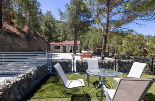 Vasa Koilaniou House | Palaiomylos Forest Residence