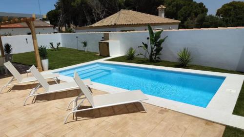 Chiclana de la Frontera House | PALAPA GARDEN alojamientos, piscina privada y cerca del mar