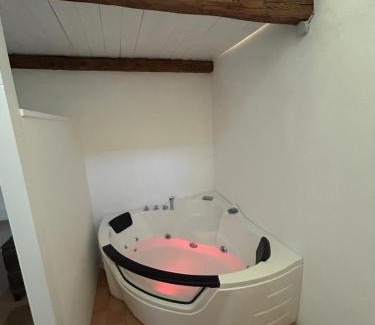 Bernalda House | Palazzo Ammicc