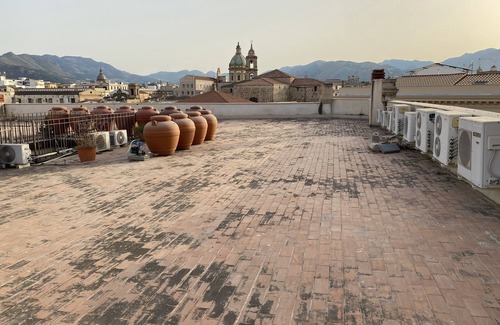 Monte di Pieta Apartment | Palazzo Caltagirone Suite 3