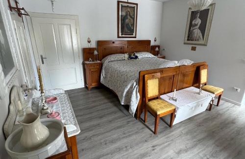 Santo Stefano di Cadore House | Palazzo Cervesato: Camera Regina Margherita