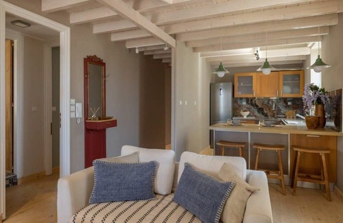 Paleros House | Paleros Stone Summary