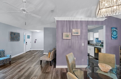 Sarasota House | Palm Aire Golf Course home in Sarasota near Benderson Park, UTC and beaches.