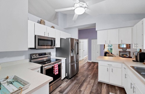 Sarasota House | Palm Aire Golf Course home in Sarasota near Benderson Park, UTC and beaches.