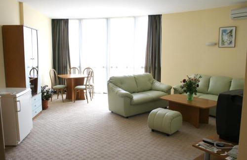 Golden Sands Hotel | Palm Beach Hotel - All Inclusive with Free beach package & Private Beach