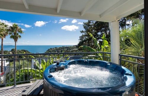 Palm Beach House | Palm Beach Pad, Spa Pool, Double Kayak, Free Wifi, SKY TV, & maybe a car too?