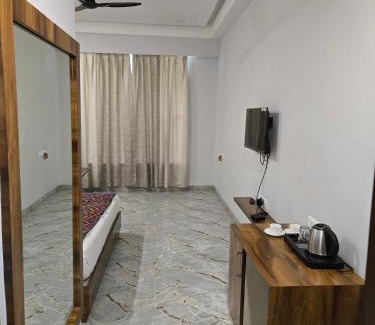 Motihari Hotel | Palm Berry Resort