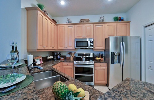 Palm Coast Condo | Palm Coast, FL 2BD/2BR Beach Villa - walk to the Ocean! Free Parking!