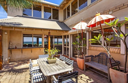North Avoca House | Palm Cove - Absolute Beachfront North Avoca