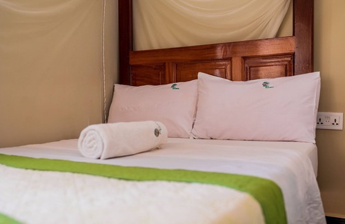 Kampala House | Palm Gardens and Guest House