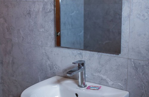Kampala House | Palm Gardens and Guest House