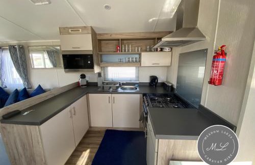 Chapel Saint Leonards Resort | Palm Grove 133 - pet friendly, WiFi close to beach and clubhouse - Golden Palm Resort - Meadow Lakes Caravan & Lodge Hire