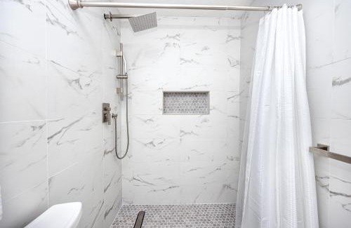 Pipers Meadow House | Palm Harbor Paradise - Spacious Home In Quiet Neighborhood with Heated Pool, Billiard Room, Hot Tub