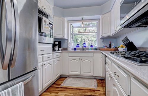 Tree Section House | Palm Haven: A Tranquil Beach Community Escape