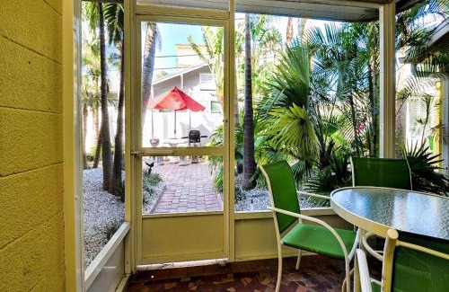 Clearwater Beach Apartment | Palm Place 2 - Coconut Palm Beach getaway 623