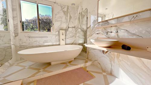 Gairaut Villa | Palm & Sun