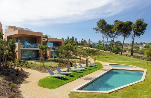 Meia Praia Resort | Palmares Signature Apartments - Adults Friendly