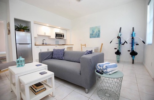 Cockburn Town House | Palmeira-Three Units side by side