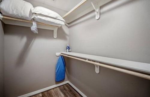 South Central Houston Apartment | Palmer Hotel Suite Retreat in the Heart of Houston