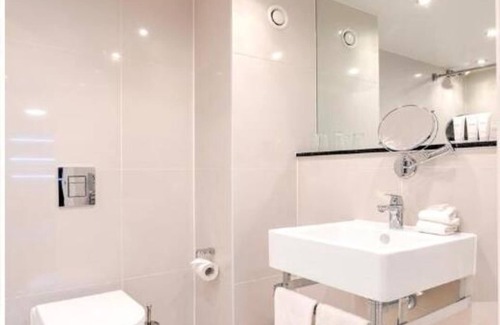 Emerson Park Hotel | Palms Hotel & Retreat By Palette London Romford