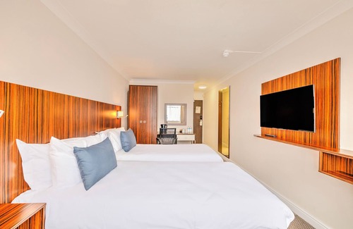 Emerson Park Hotel | Palms Hotel & Retreat By Palette London Romford