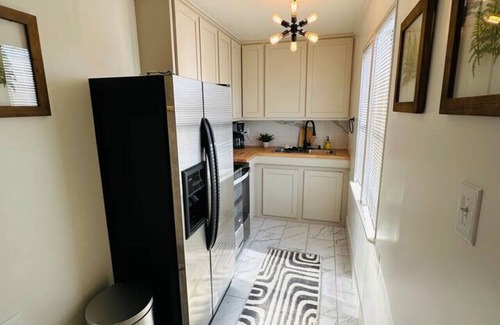 Cherry Street Apartment | Pamela - Private, gated