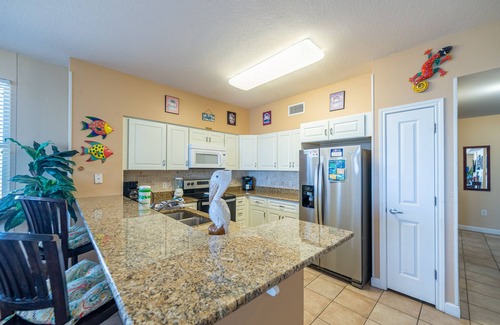 Panama City Beach Condo | Panama Dreamin Shores PCB-Beachfront Wraparound-3BD/3BA~Sleeps 10-Reserved Parking!